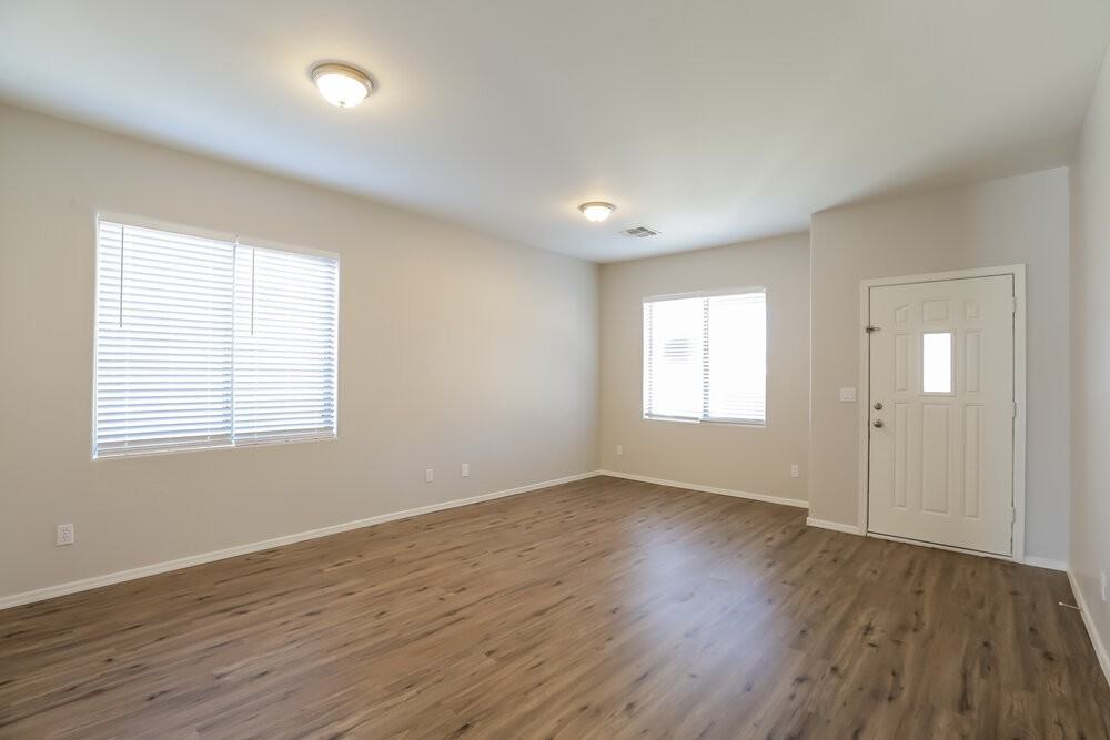 5621 W Ellis Dr - Photo 4 of 16