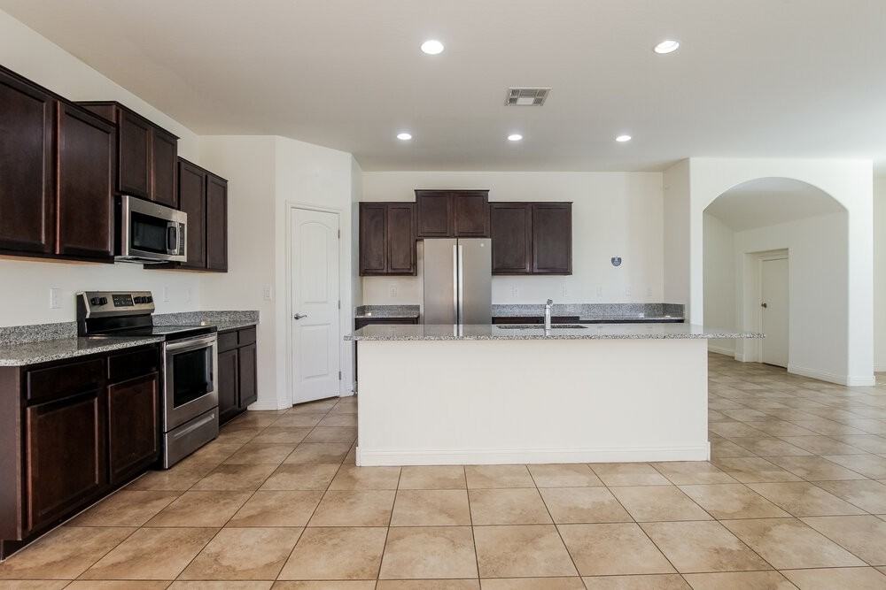 5521 E Jaeger St - Photo 6 of 17