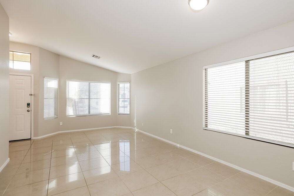 3718 W Burgess Ln - Photo 4 of 16