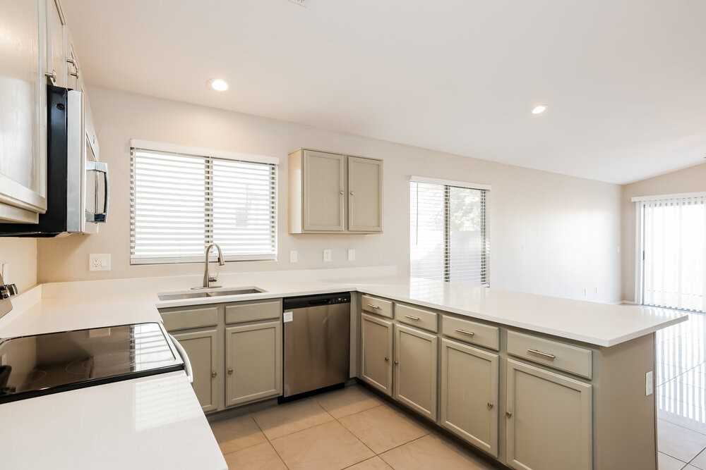 3718 W Burgess Ln - Photo 5 of 16