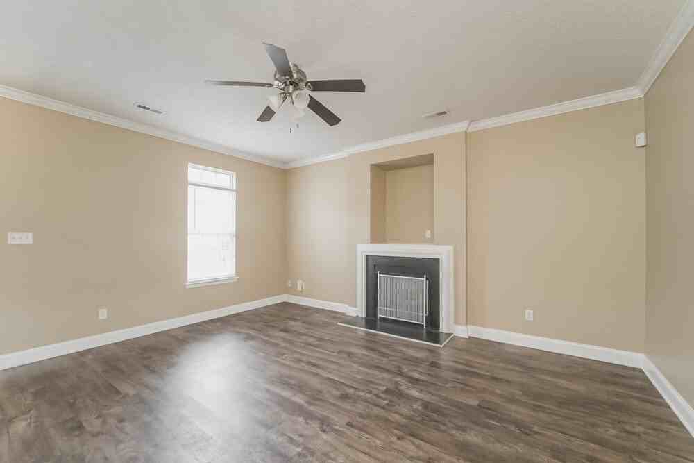5827 Waverly Lynn Ln - Photo 5 of 17