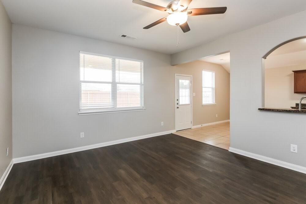 300 Meadow Ridge Dr - Photo 3 of 16