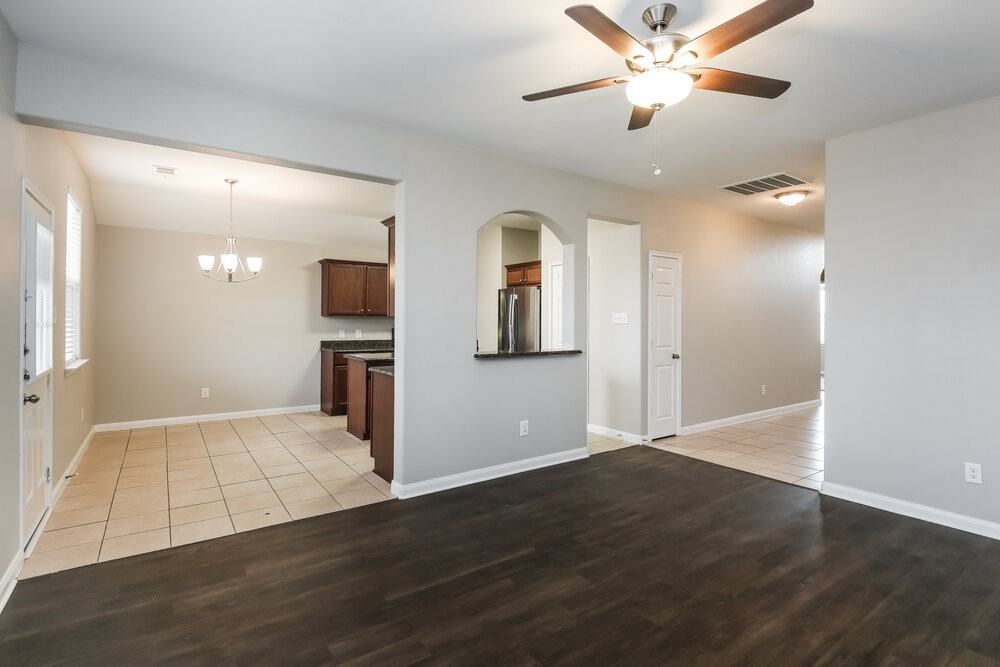 300 Meadow Ridge Dr - Photo 4 of 16