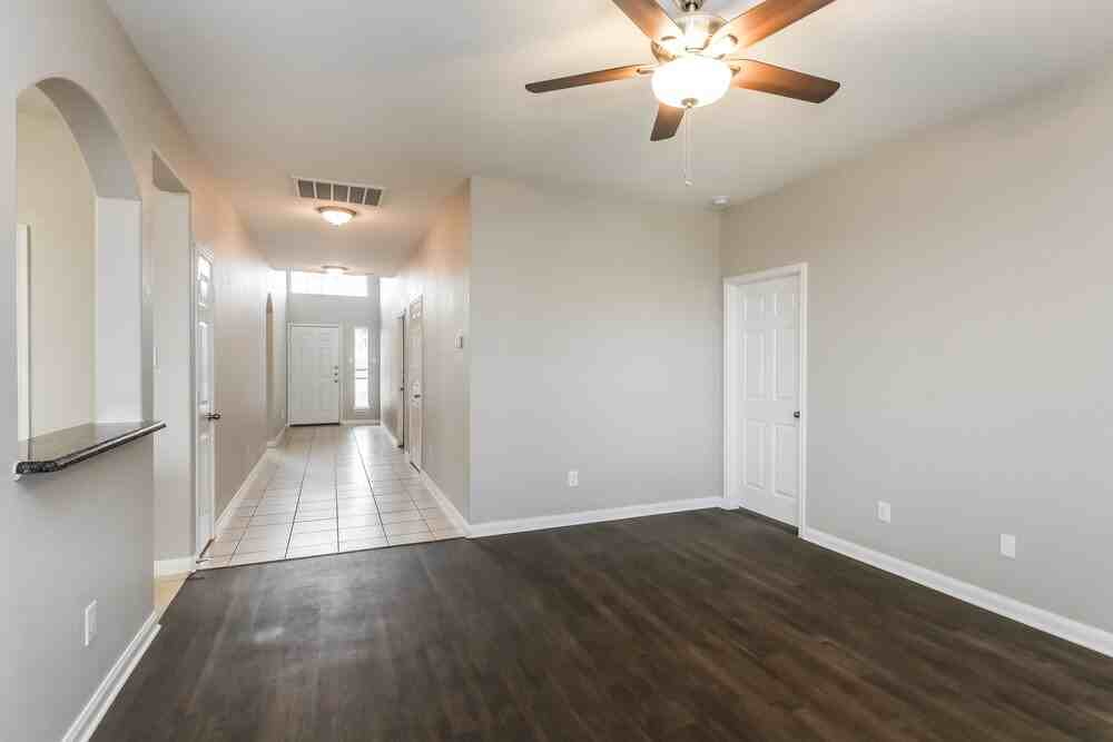 300 Meadow Ridge Dr - Photo 5 of 16