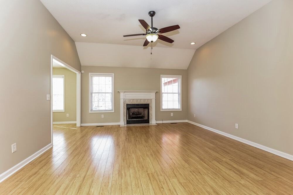 3003 Potts Xing - Photo 4 of 17