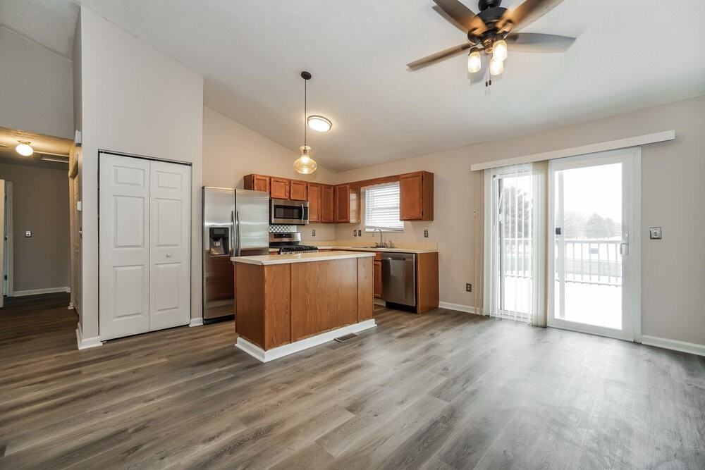 201 Border St - Photo 6 of 17