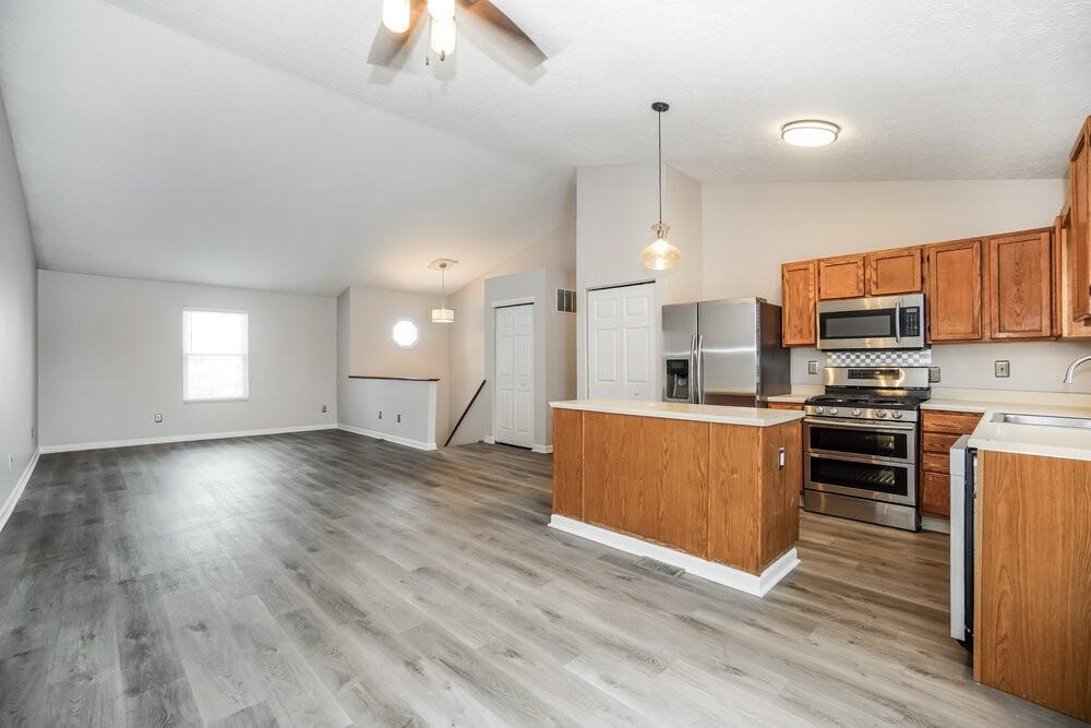 201 Border St - Photo 7 of 17