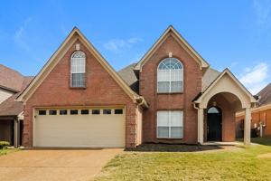 featured image of 1390 Bayberry Hill Dr