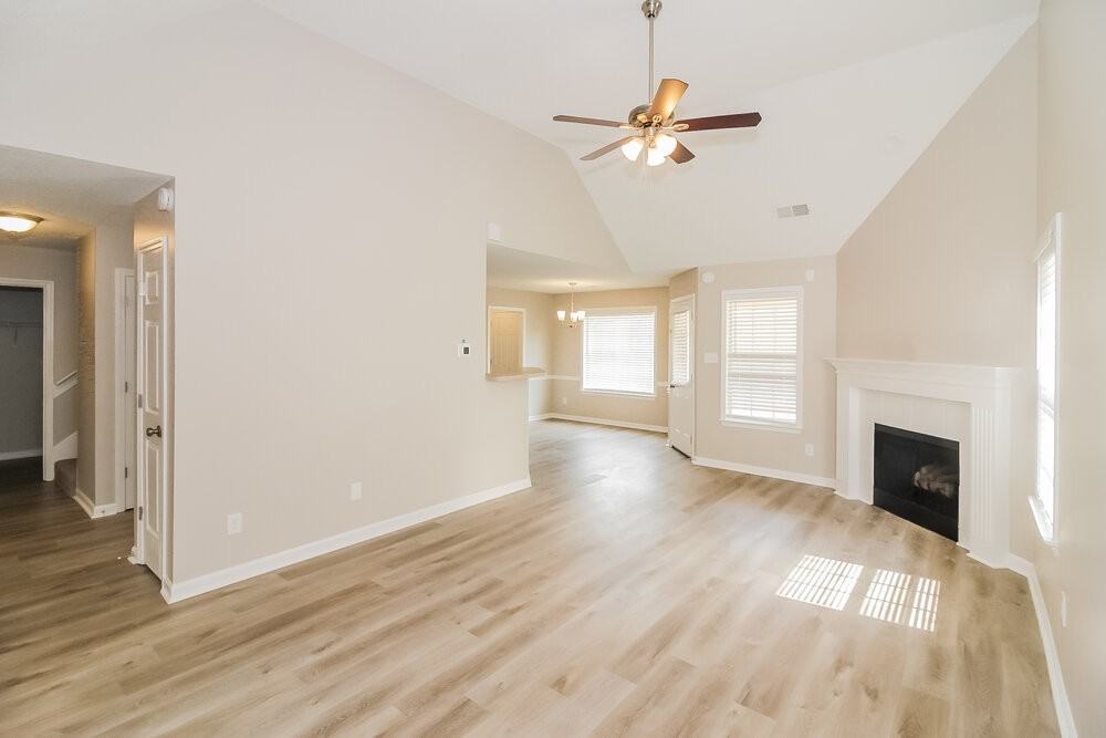 1390 Bayberry Hill Dr - Photo 4 of 17