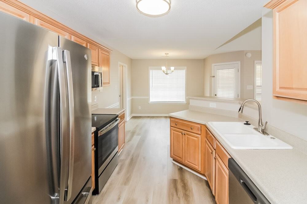 1390 Bayberry Hill Dr - Photo 7 of 17