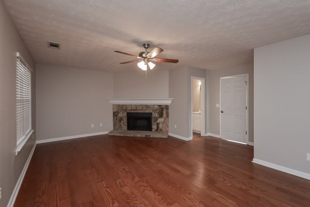 50 Brandon Dr - Photo 4 of 17