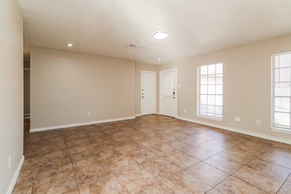 23903 Lestergate Dr - Photo 4 of 16