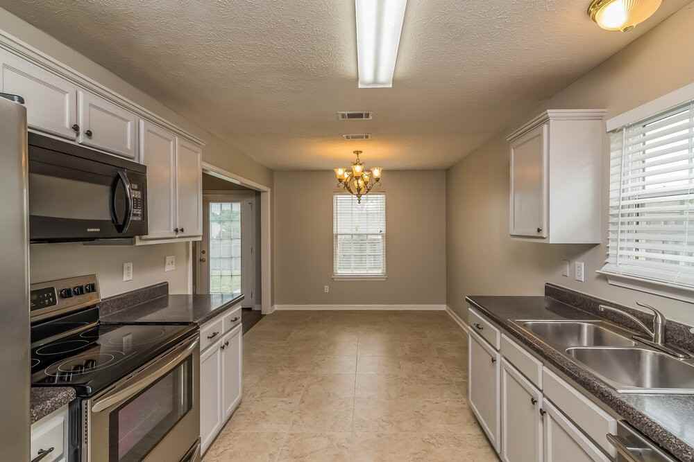 1817 Packard Ct - Photo 4 of 15