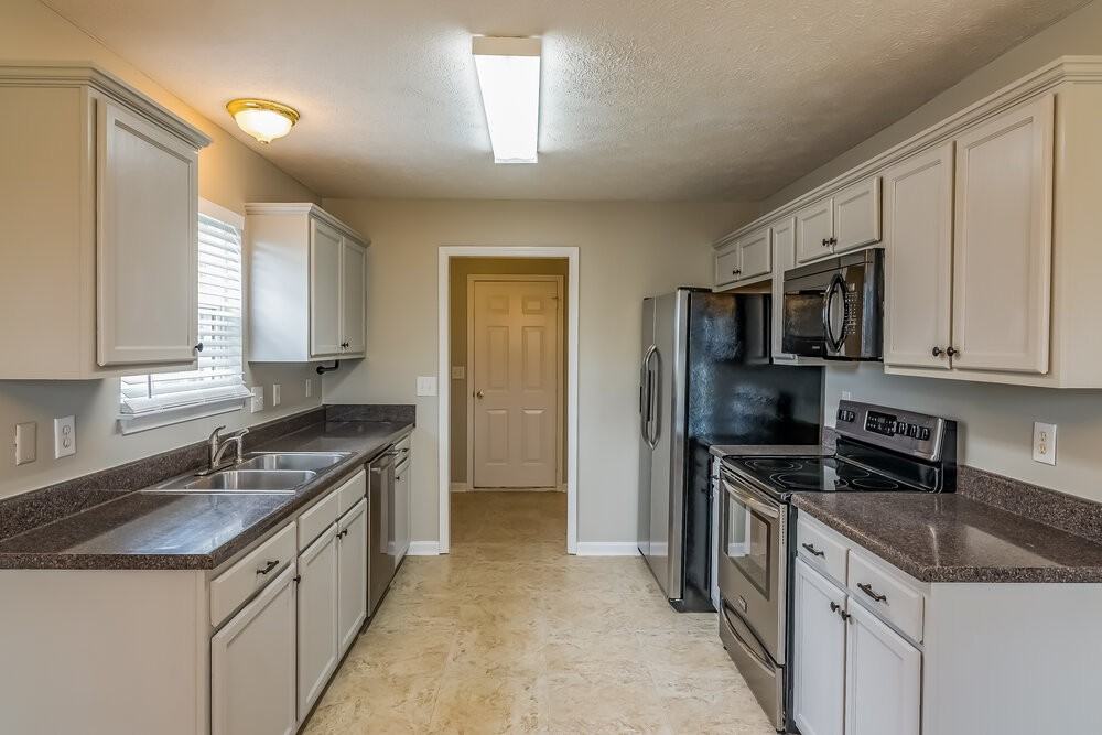 1817 Packard Ct - Photo 5 of 15