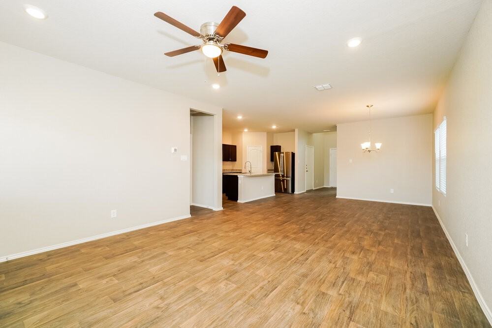 775 Monarch Dr - Photo 5 of 17