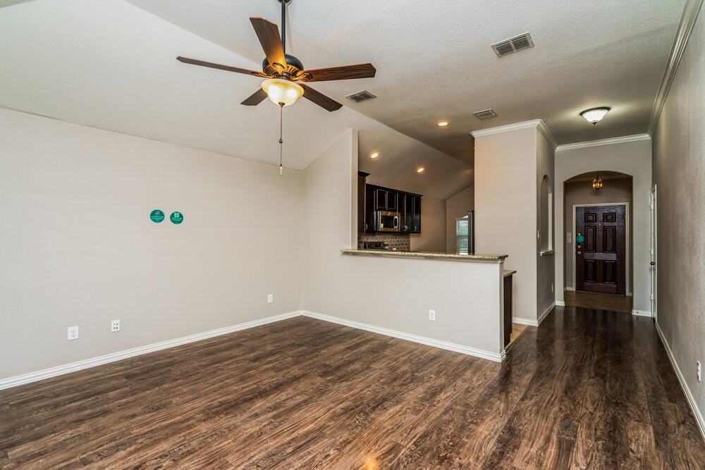 413 Brahma St - Photo 4 of 16