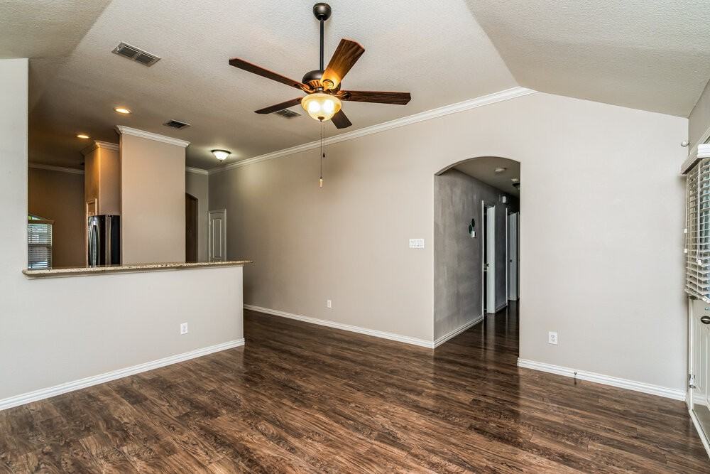 413 Brahma St - Photo 5 of 16