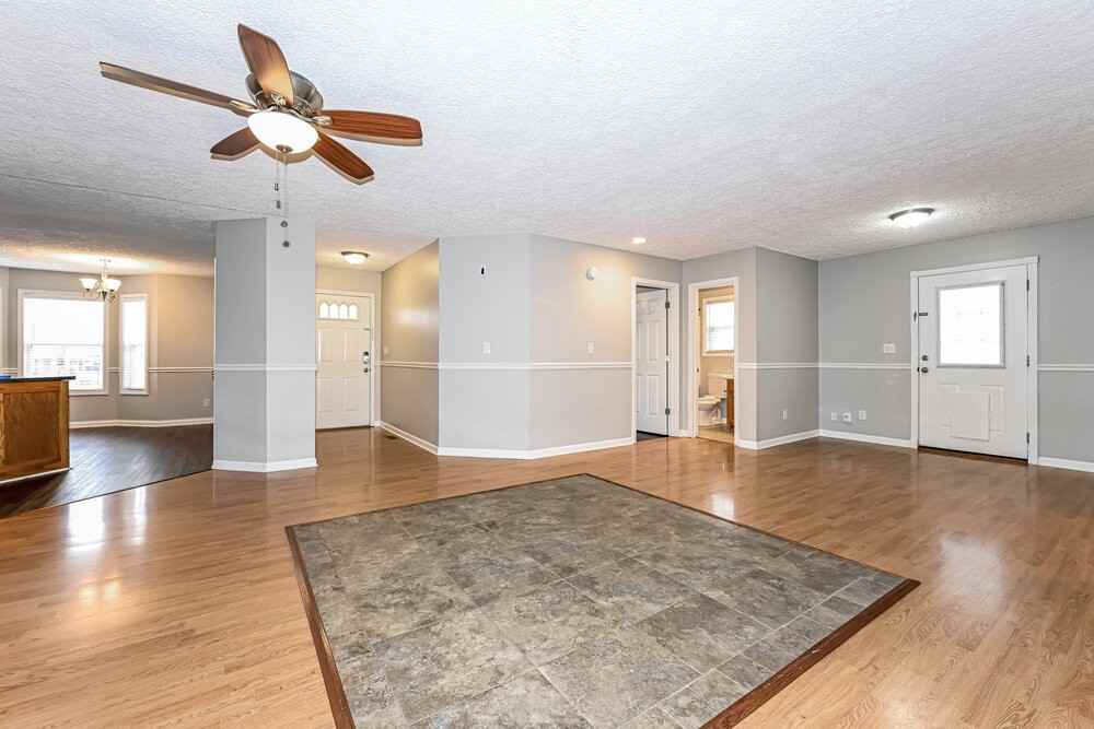 102 Hobbs Dr - Photo 4 of 16