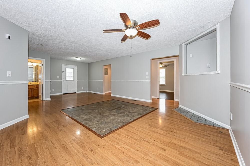 102 Hobbs Dr - Photo 5 of 16