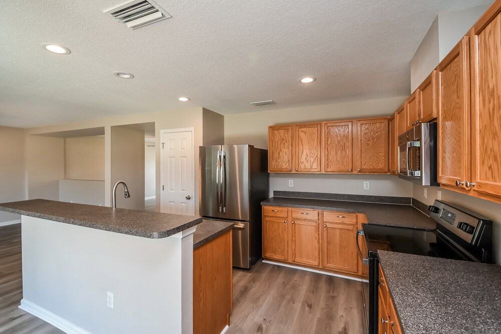 11504 Bonnie Lakes Ct - Photo 5 of 16