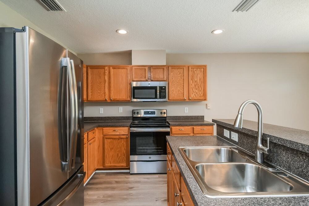 11504 Bonnie Lakes Ct - Photo 6 of 16