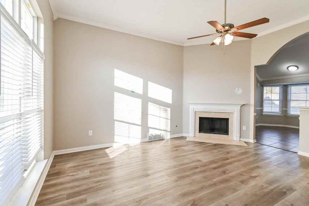 7140 Hunters Forest Dr - Photo 4 of 17
