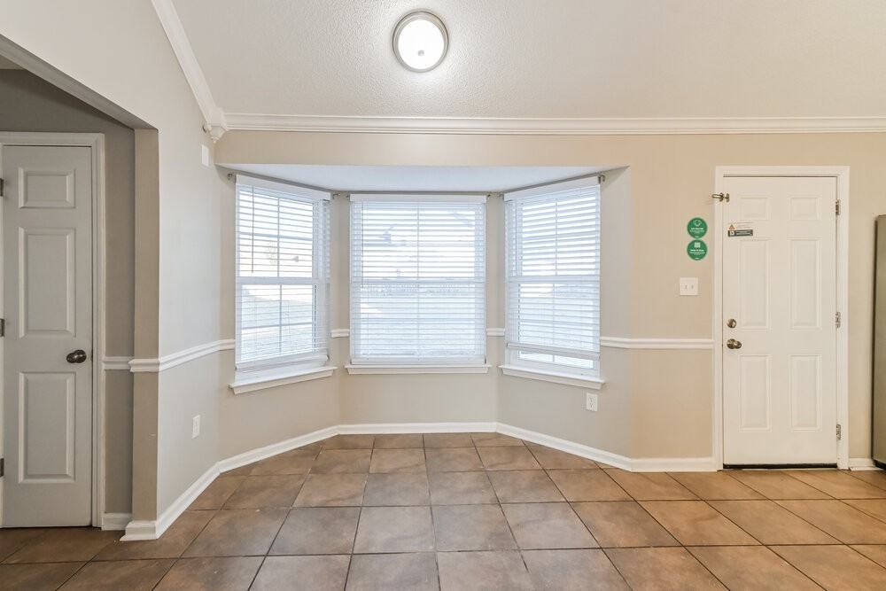7140 Hunters Forest Dr - Photo 7 of 17