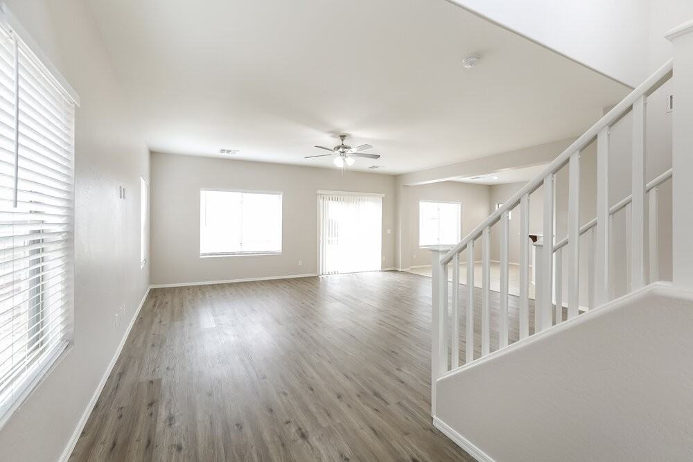 10029 W Bloch Rd - Photo 4 of 15