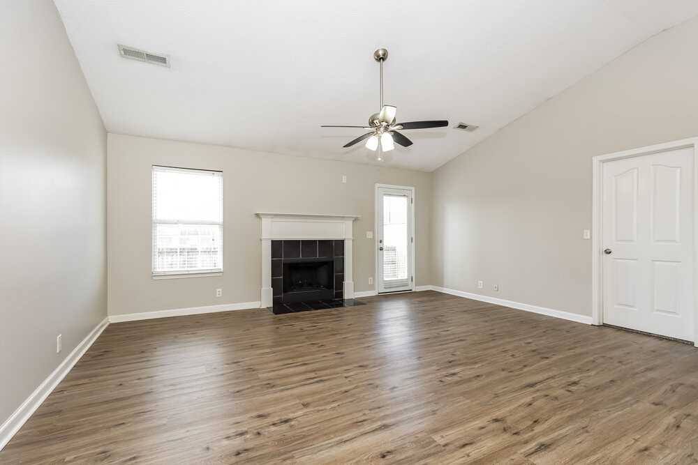 1223 Matterhorn Run - Photo 3 of 16