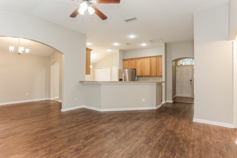 1841 Creekview Dr - Photo 3 of 16