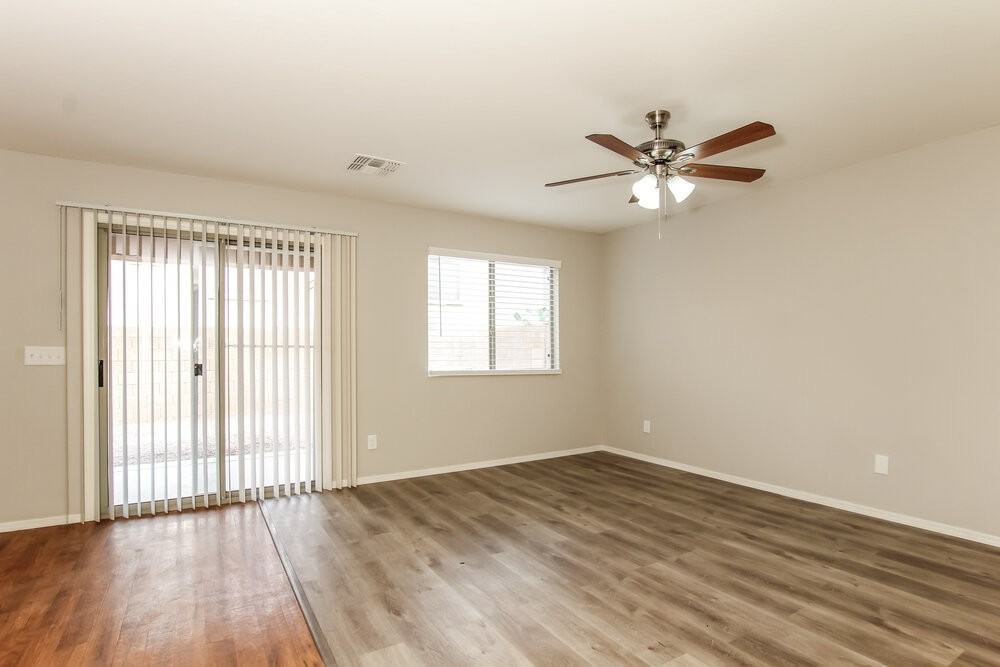 12924 W Peppertree Ln - Photo 6 of 17