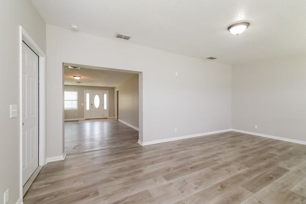 907 Valentina Dr - Photo 3 of 16