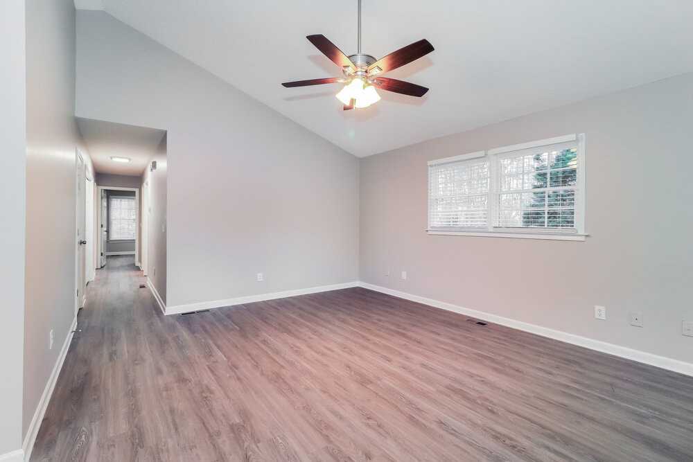 55 Broadlands Dr - Photo 4 of 15