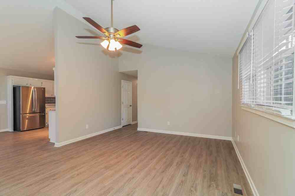 55 Broadlands Dr - Photo 6 of 15