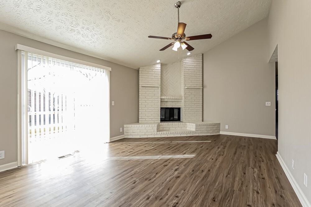 104 Post Oak Rd - Photo 3 of 16
