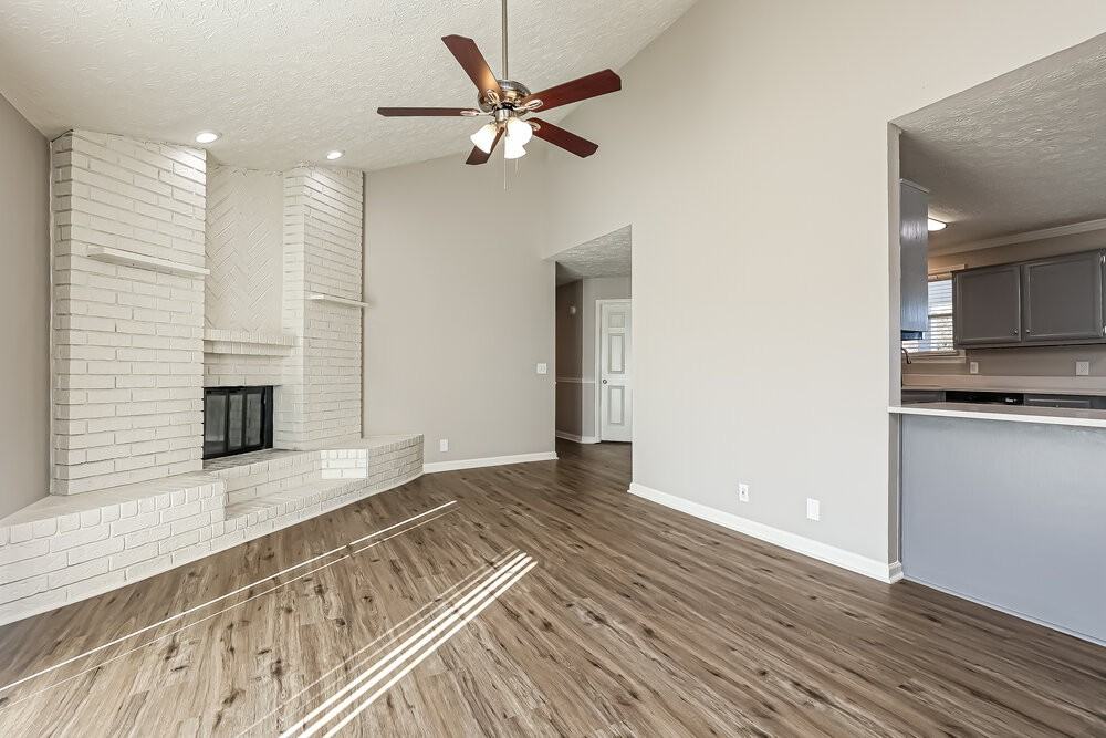 104 Post Oak Rd - Photo 4 of 16