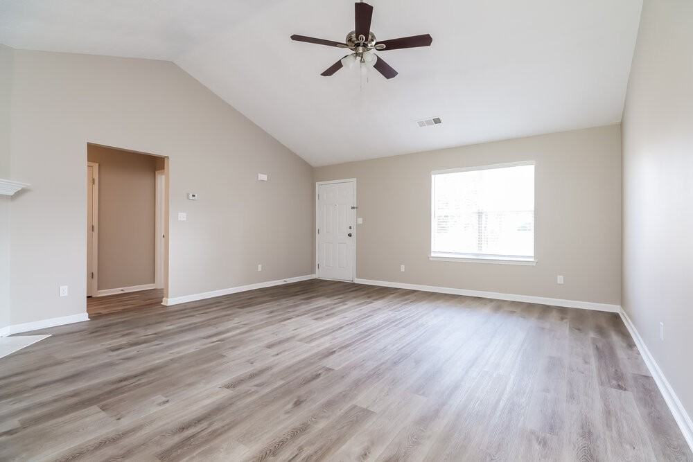 520 Bentley Way - Photo 3 of 16