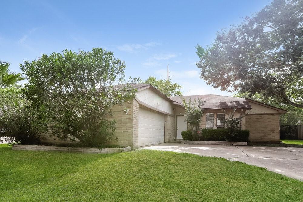 1911 Fernspray Ln - Photo 2 of 25