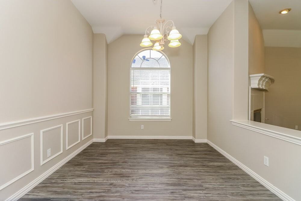 414 Hampton Cir - Photo 6 of 16