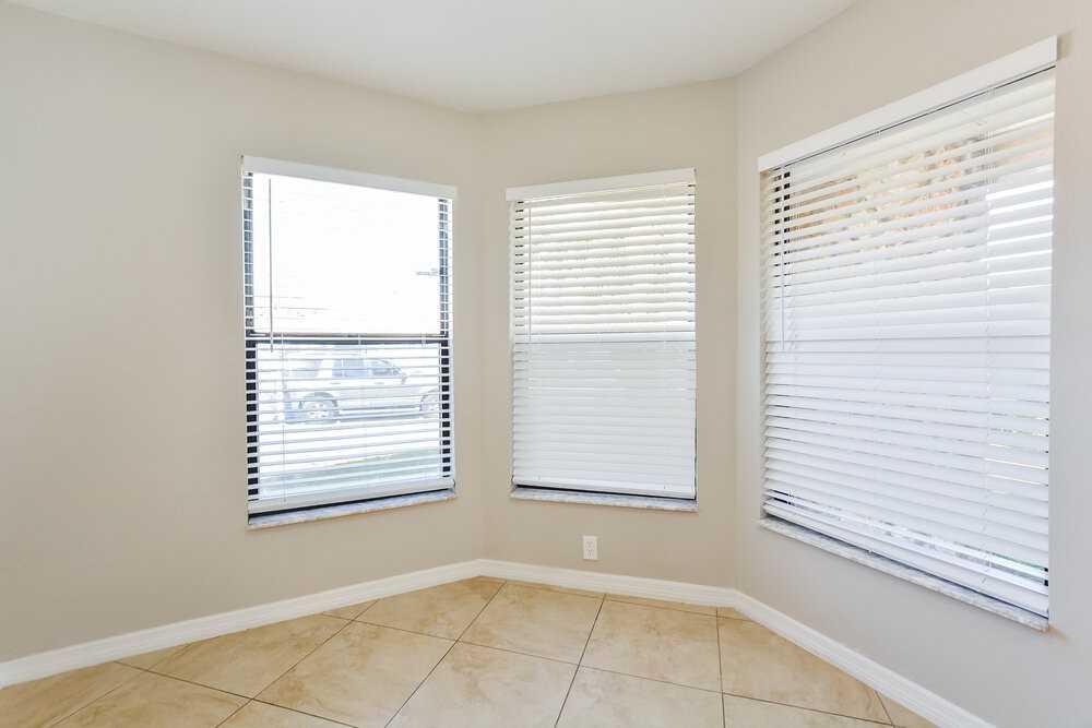 1018 Hornbeam St - Photo 5 of 16