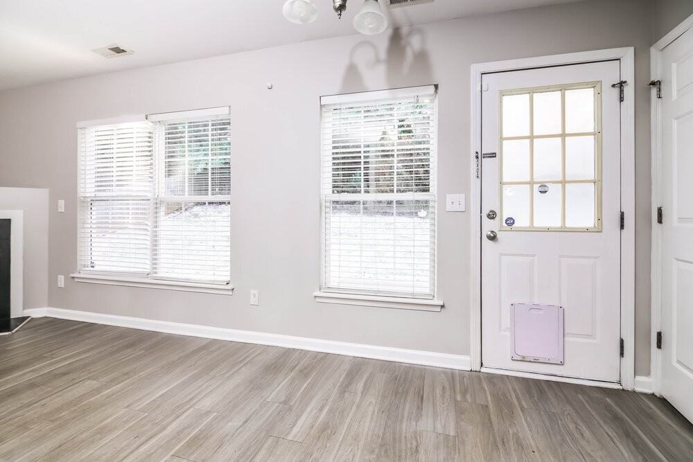 621 Champion St - Photo 7 of 17