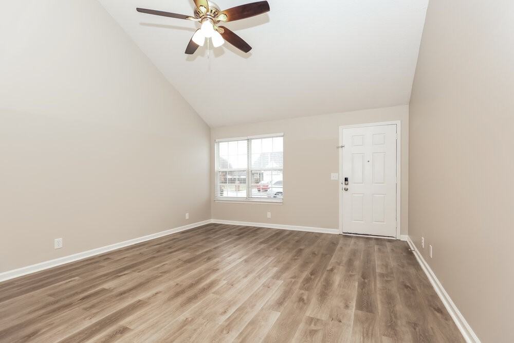 1514 Killarney Dr - Photo 4 of 17