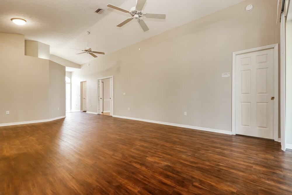 10836 New Brighton Ct - Photo 4 of 16