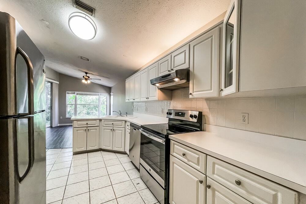 10836 New Brighton Ct - Photo 6 of 16