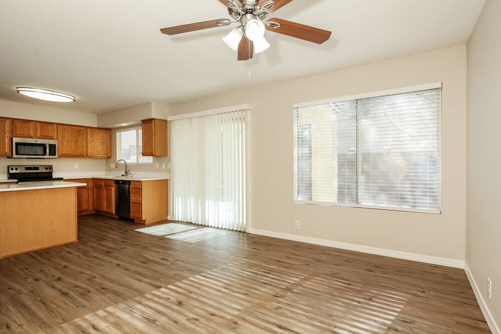 9243 W Saint John Rd - Photo 4 of 17