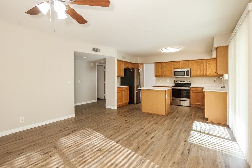 9243 W Saint John Rd - Photo 5 of 17