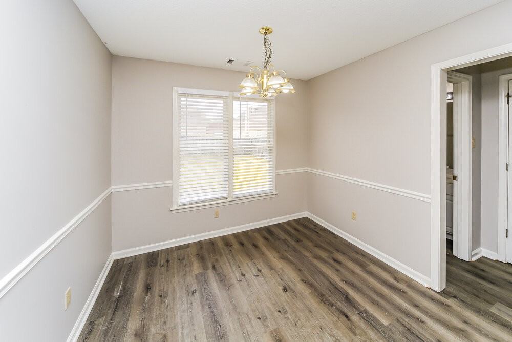 9240 Chalkwell Ave - Photo 6 of 17