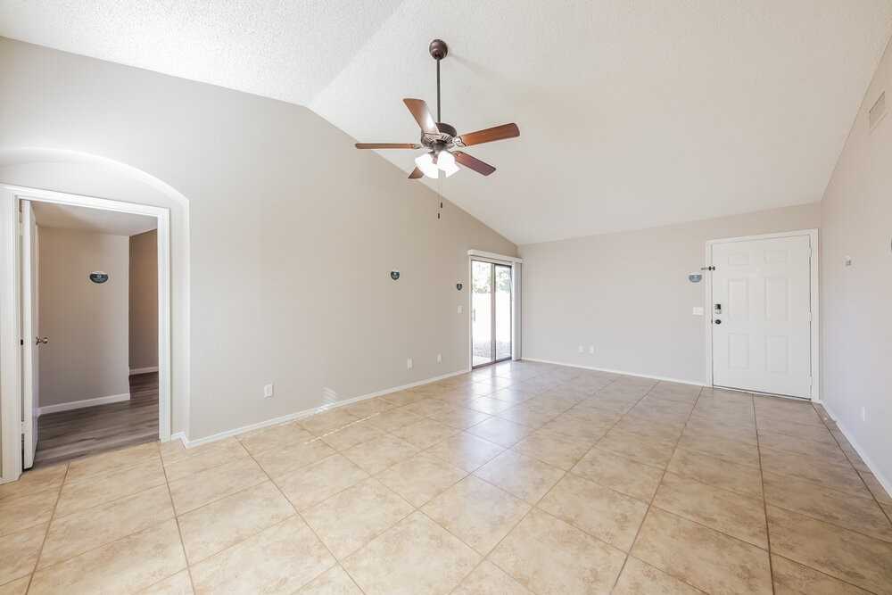 18246 N 87th Dr - Photo 5 of 16
