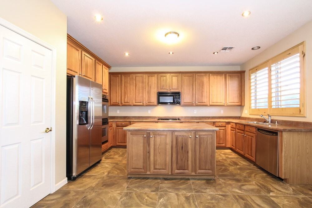 7064 W Antelope Dr - Photo 5 of 19