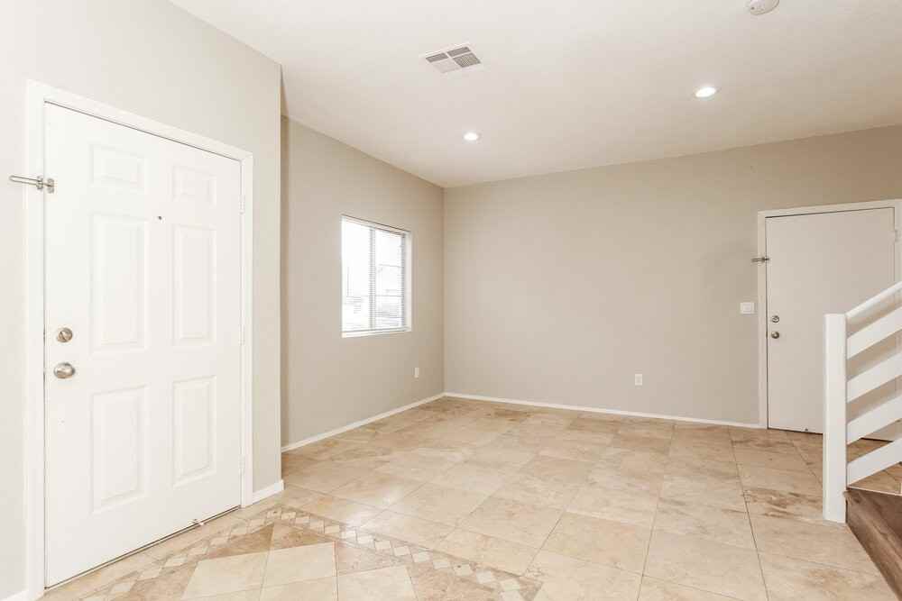 4004 E Melinda Ln - Photo 5 of 17
